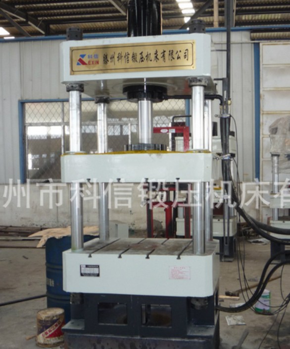 四柱油壓機(jī) 四柱油壓機(jī)